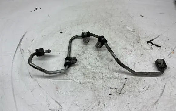 Volkswagen Tiguan Fuel injector supply line/pipe 