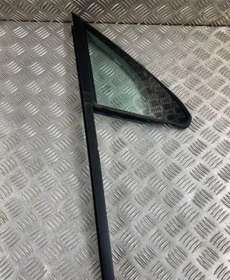Audi Q7 4M Front door vent window glass four-door 4M0845114