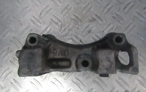 Peugeot 308 Engine mounting bracket 9681861680