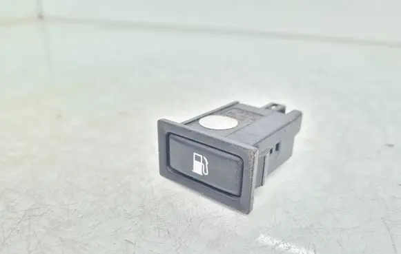 Toyota Avensis T250 Fuel tank opening switch 156795