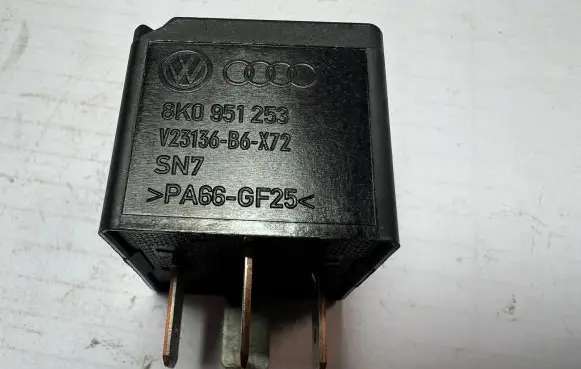 Audi A6 S6 C6 4F Other relay 8K0951253 V23136B6X72