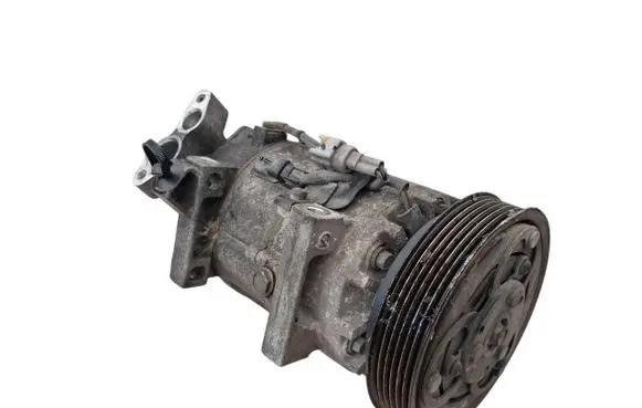 Renault Clio IV Air conditioning (A/C) compressor (pump) 926004990R
