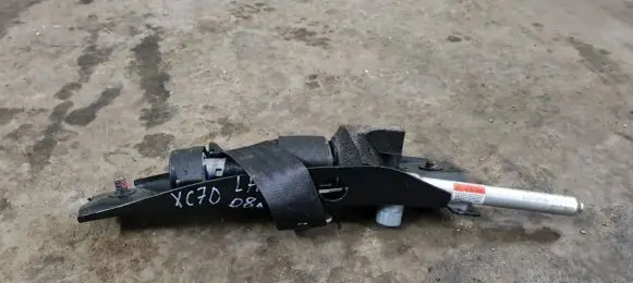 Volvo XC70 Front seatbelt 39865060