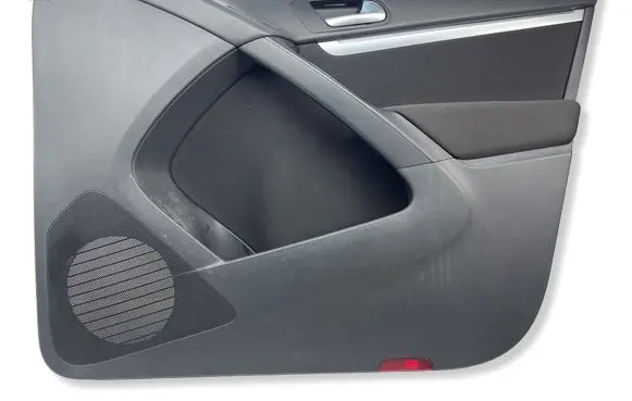 Volkswagen Tiguan Front door card panel trim 5N0867012B 2046263