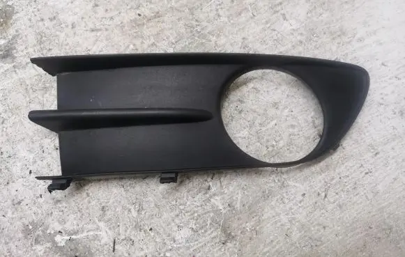 Renault Laguna I Front bumper lower grill G000009745