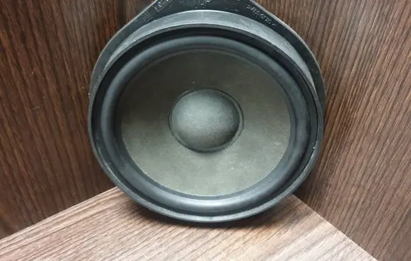 Nissan Primastar Front door speaker 9175188