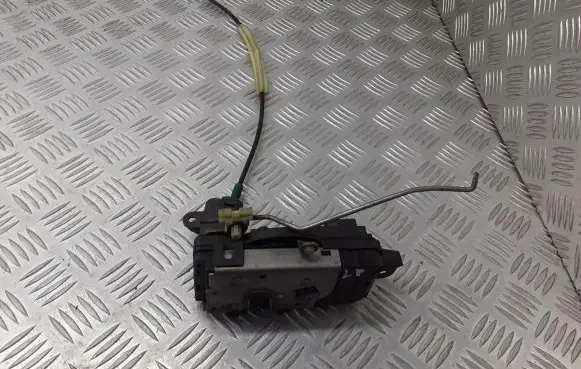 Opel Zafira B Front door lock 13210748QF