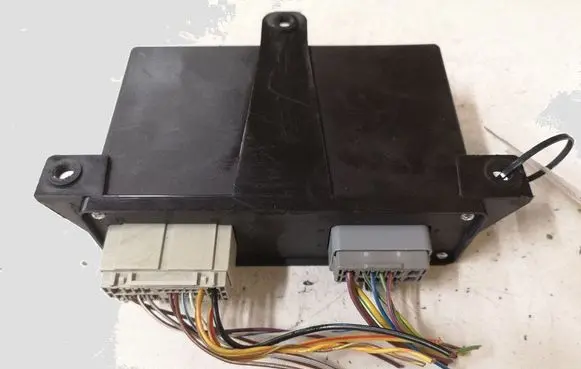 Jaguar XF X250 Hand brake control module 8W832C496AB 90044032