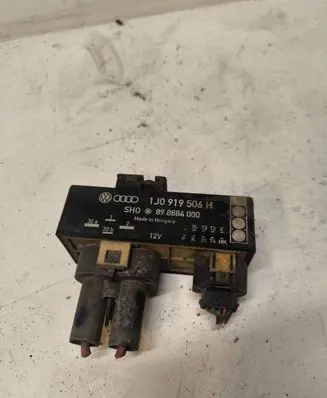 Skoda Octavia Mk1 (1U) Coolant fan relay 1J0919506H 898884000