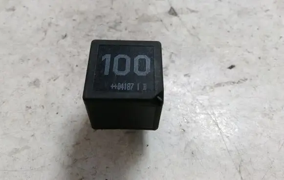 Volkswagen PASSAT B6 Other relay 7M0951253A