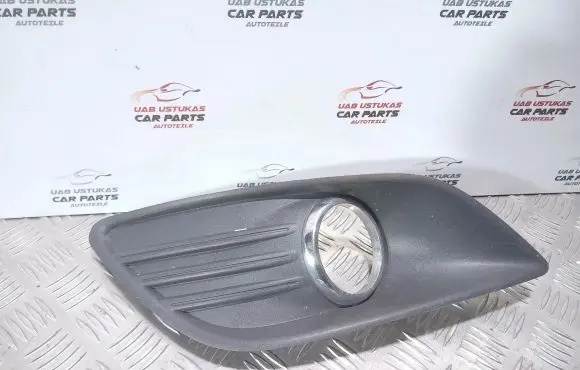 Ford Focus Front bumper lower grill 8M51R19953A