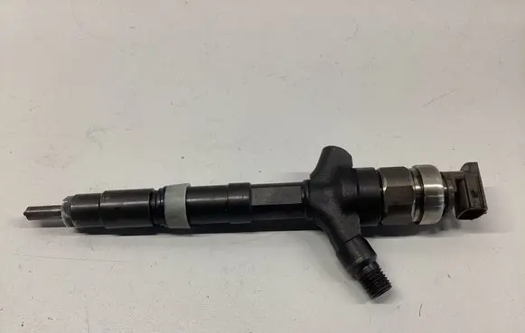 Toyota Corolla E120 E130 Fuel injector 236700G010