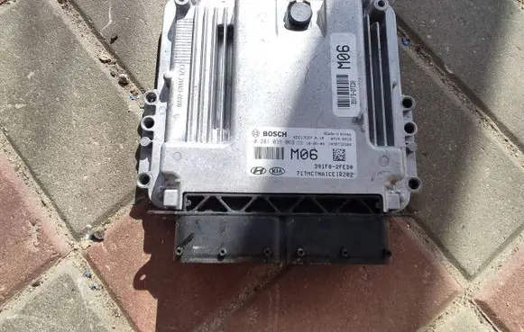 KIA Sorento Engine control unit/module 391702A600 EDC17057 0281035069