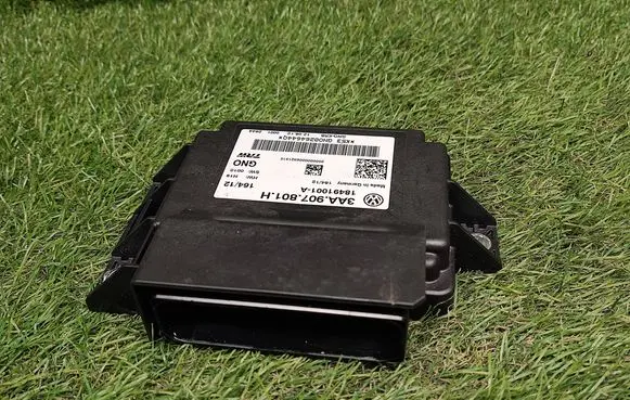Volkswagen Tiguan Hand brake control module 3AA907801H
