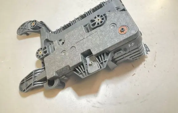 Audi Q3 8U Battery box tray 1K0915333