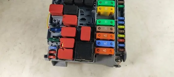 Fiat 500 Fuse module 51905216