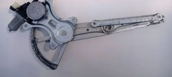 Mitsubishi Pajero Sport II Rear door window regulator motor MN182353