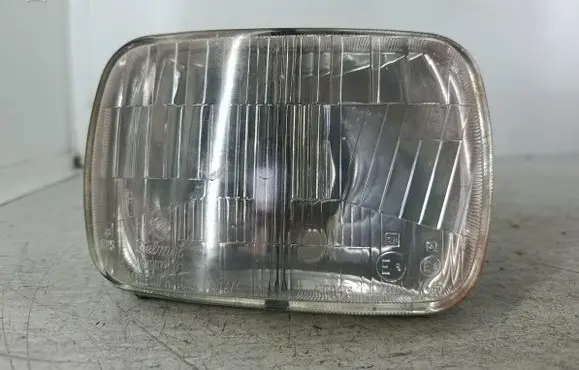 Fiat 126 Headlight/headlamp 029020071