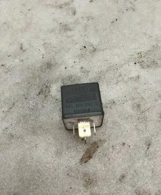 Audi A6 S6 C4 4A Other relay 443951253S