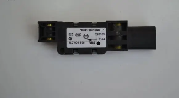 Volkswagen Touareg I Airbag deployment crash/impact sensor 7L0909606