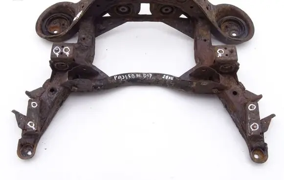 Mitsubishi Pajero Front axle beam 