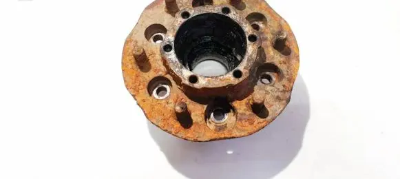 Nissan King Cab, Navara Front wheel hub