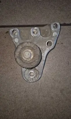 Skoda Roomster (5J) Engine mounting bracket 6R0199185B