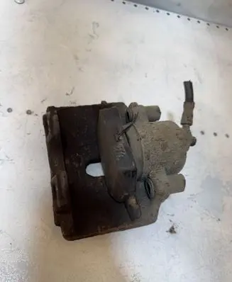 Volkswagen Golf VI Front brake caliper