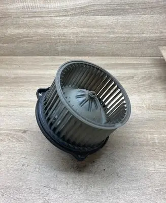 Toyota Avensis T250 Heater fan/blower 1940000202