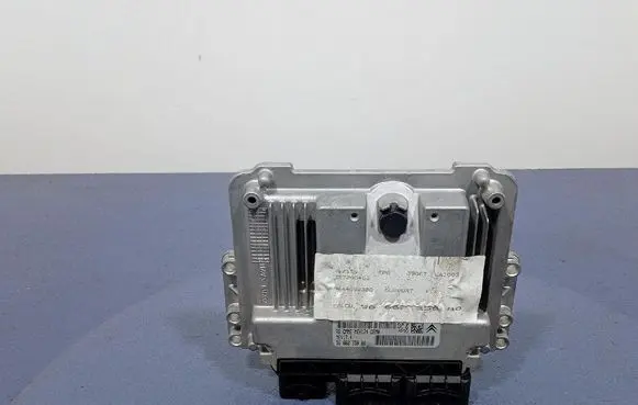 Peugeot 308 Engine control unit/module ECU 9666235880