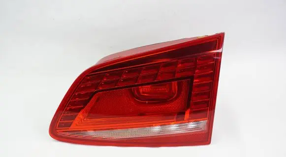 Volkswagen PASSAT B7 Tailgate rear/tail lights