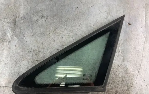 Opel Zafira A Front door vent window glass four-door 