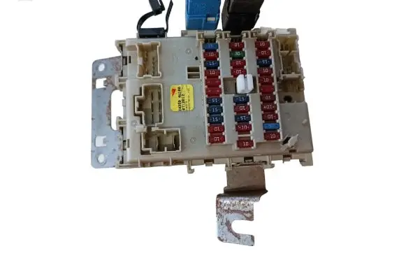 Nissan Almera Tino Fuse module 243504U100 0712012