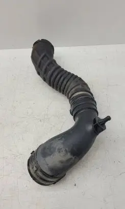Maserati Ghibli Turbo air intake inlet pipe/hose 670003847