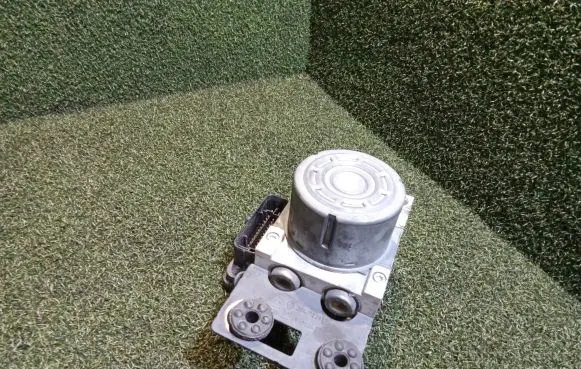 Opel Vivaro ABS Pump 476605919R 93457527 284J72362R