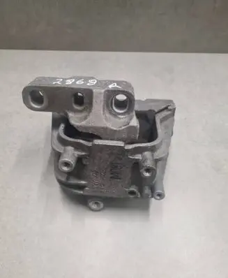 Volkswagen PASSAT B7 Engine mount bracket 1K0199262