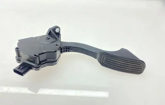 Toyota Prius+ (ZVW40) Accelerator throttle pedal 7811047100
