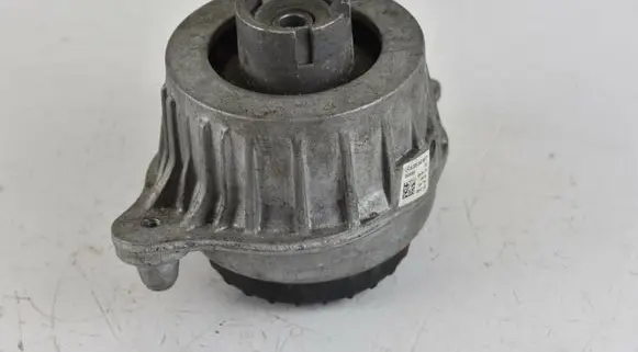 Mercedes-Benz C W204 Engine mount bracket A2052406617