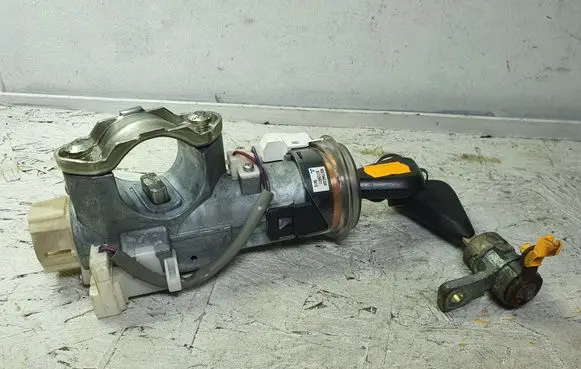 Subaru Legacy Ignition lock 88215AG000 X1T25971