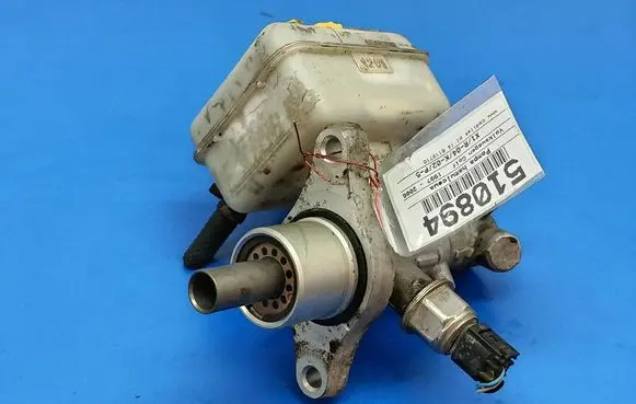 Volkswagen Golf IV Master brake cylinder