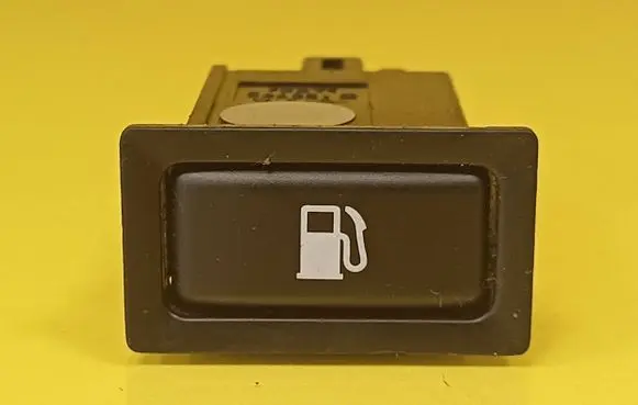 Toyota Avensis T250 Fuel tank opening switch 156795