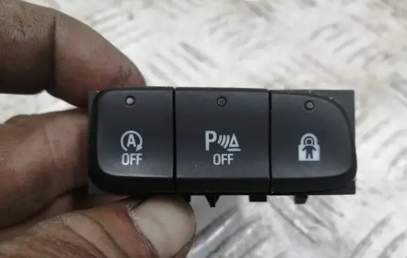 Opel Crossland X Parking (PDC) sensor switch YP00032577 035480301 20180906