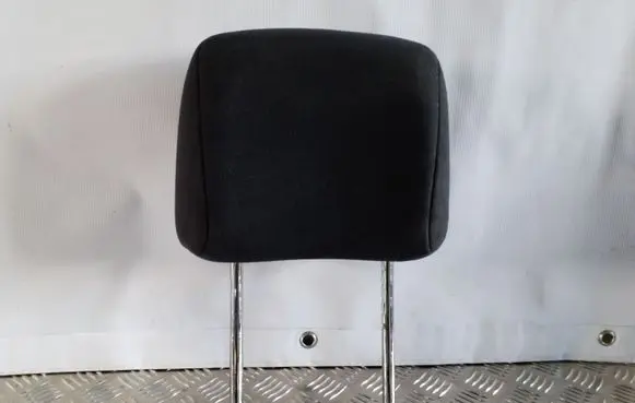 Nissan Juke I F15 Front seat headrest 