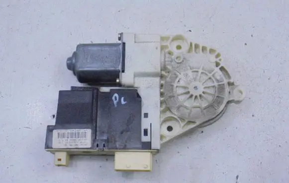 Citroen C4 I Front door window regulator motor 996385-101
