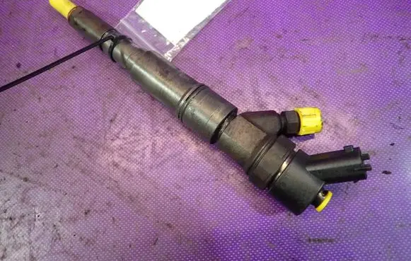 BMW 7 E38 Fuel injector 0445110047
