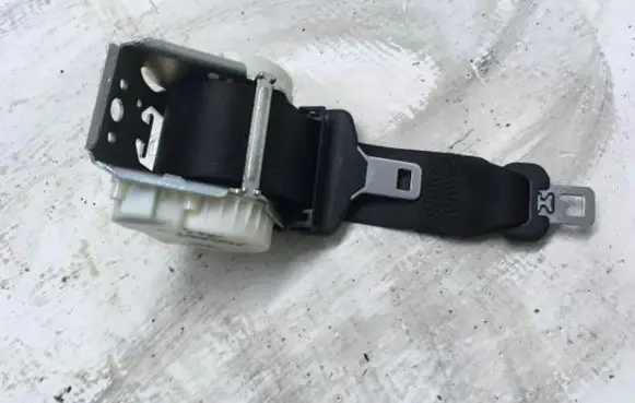 Jaguar XF X250 Front seatbelt