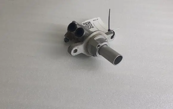 Mini Cooper Countryman F60 Master brake cylinder 799147