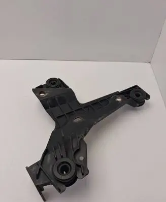 Volvo XC70 Air filter cleaner box bracket assembly 30636575