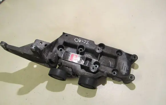 Volvo XC90 Engine mounting bracket 30757168