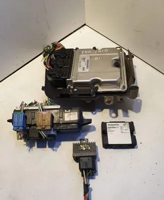 Volvo S40, V40 Engine ECU kit and lock set 30630049 30620877